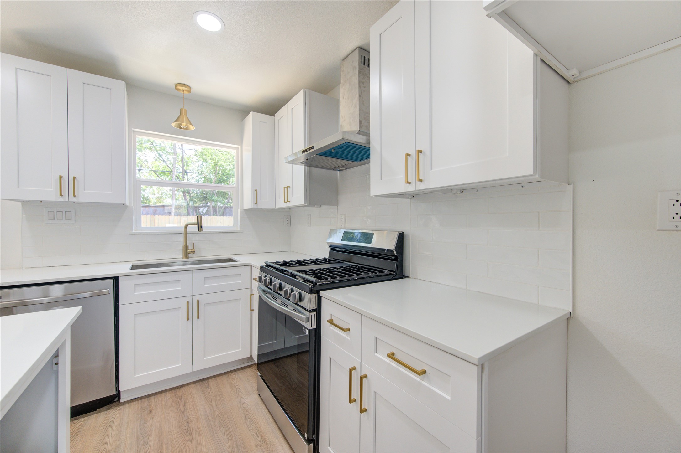 6725 Madrid Street Houston, TX 77021 - Photo 2 of 15