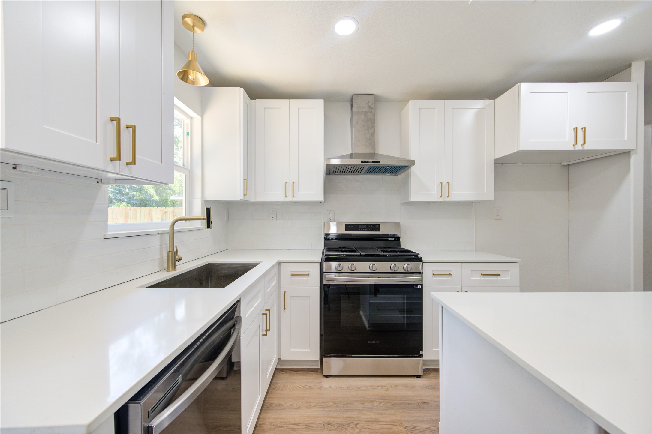 6725 Madrid Street Houston, TX 77021 - Photo 6 of 15