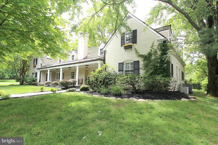 10104 South Glen Road Potomac, MD 20854 - Photo 2 of 27 Exterior (Front)