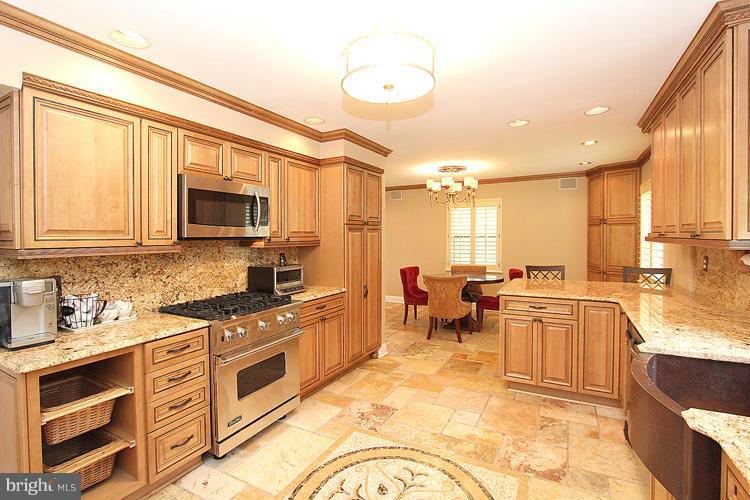 10104 South Glen Road Potomac, MD 20854 - Photo 11 of 27 Kitchen