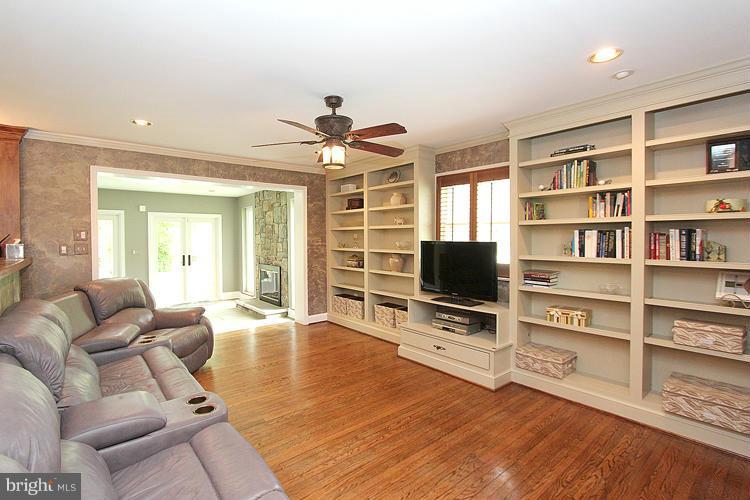 10104 South Glen Road Potomac, MD 20854 - Photo 16 of 27 Family Room