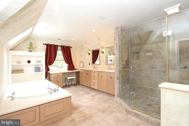 10104 South Glen Road Potomac, MD 20854 - Photo 21 of 27 Bath (Master)