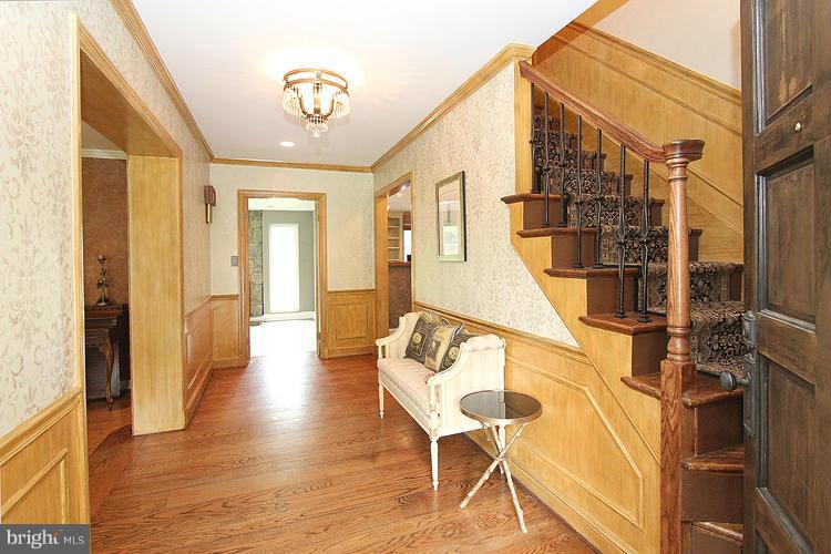 10104 South Glen Road Potomac, MD 20854 - Photo 7 of 27 Interior (General)