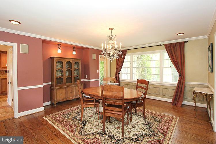 10104 South Glen Road Potomac, MD 20854 - Photo 9 of 27 Dining Room