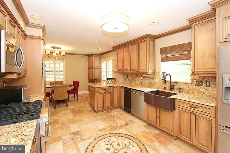 10104 South Glen Road Potomac, MD 20854 - Photo 10 of 27 Kitchen