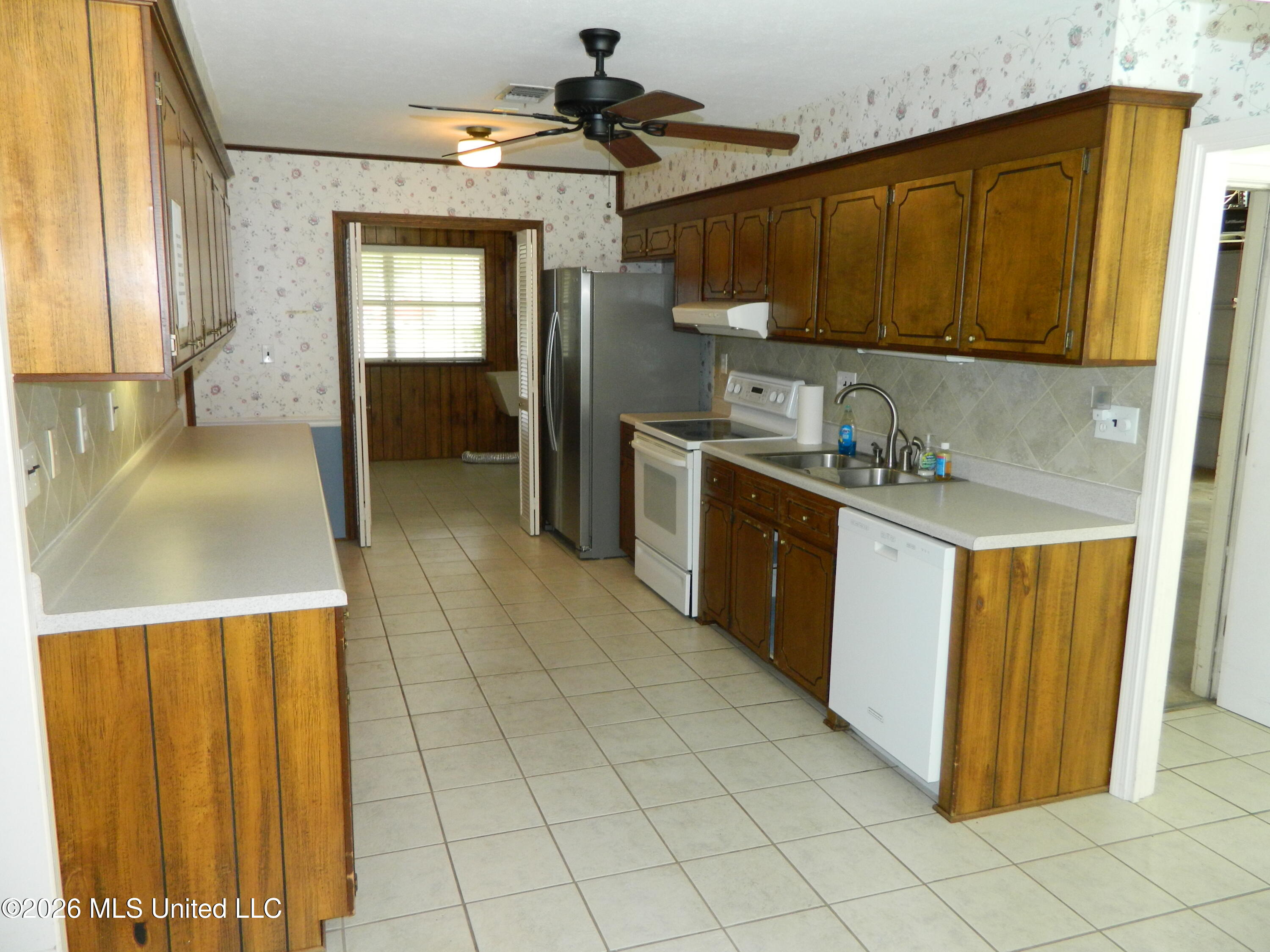 7888 Hilo Way Diamondhead, MS 39525 - Photo 13 of 49 28
