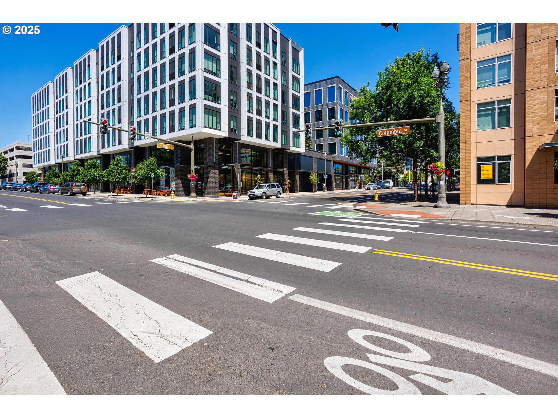 701 Columbia Street, Unit 702 Vancouver, WA 98660 - Photo 12 of 19 a view of a building and a street