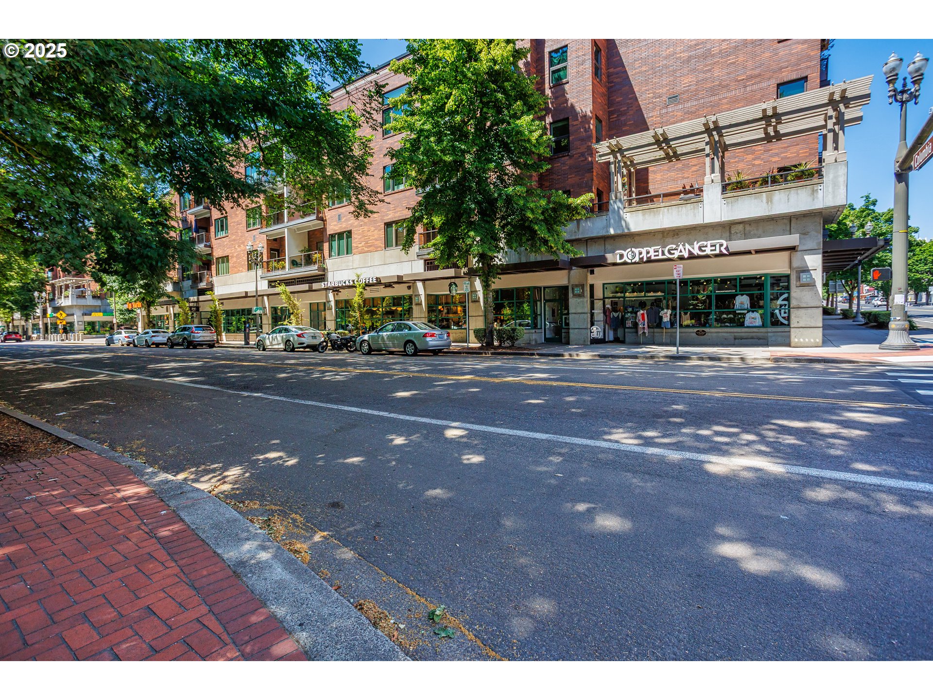 701 Columbia Street, Unit 702 Vancouver, WA 98660 - Photo 14 of 19 a front view of a building with street view
