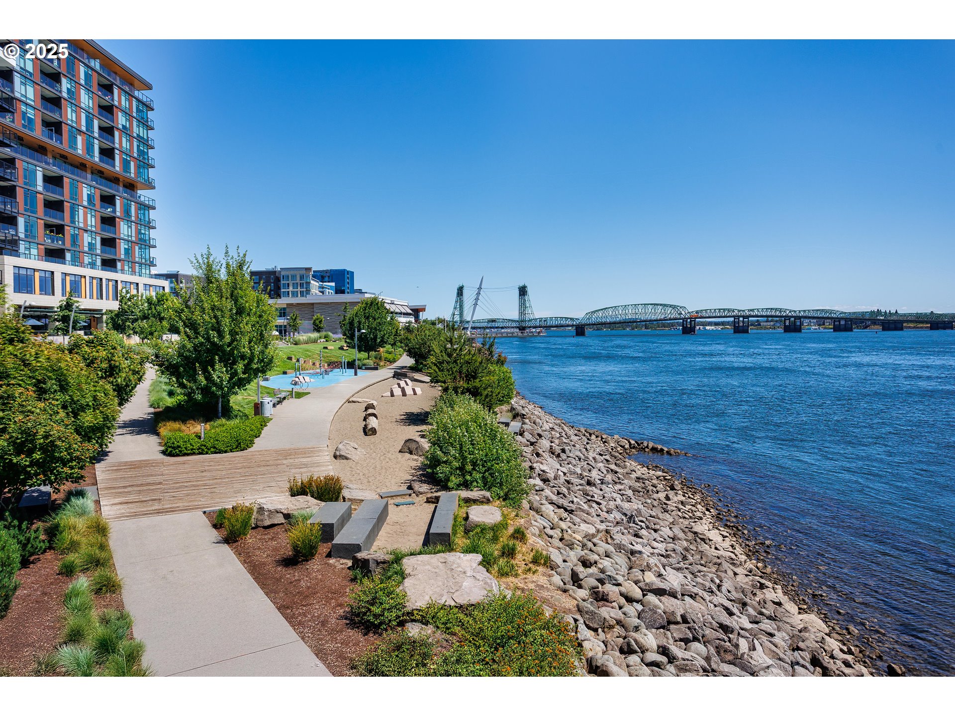 701 Columbia Street, Unit 702 Vancouver, WA 98660 - Photo 16 of 19 a view of a city