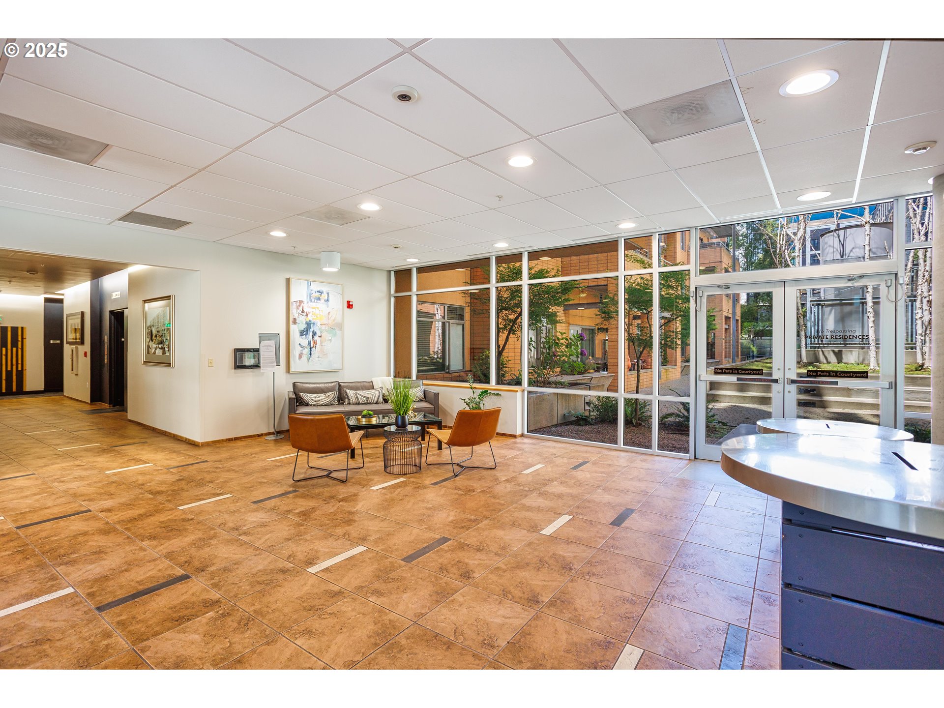 701 Columbia Street, Unit 702 Vancouver, WA 98660 - Photo 17 of 19 a view of a room with gym equipment