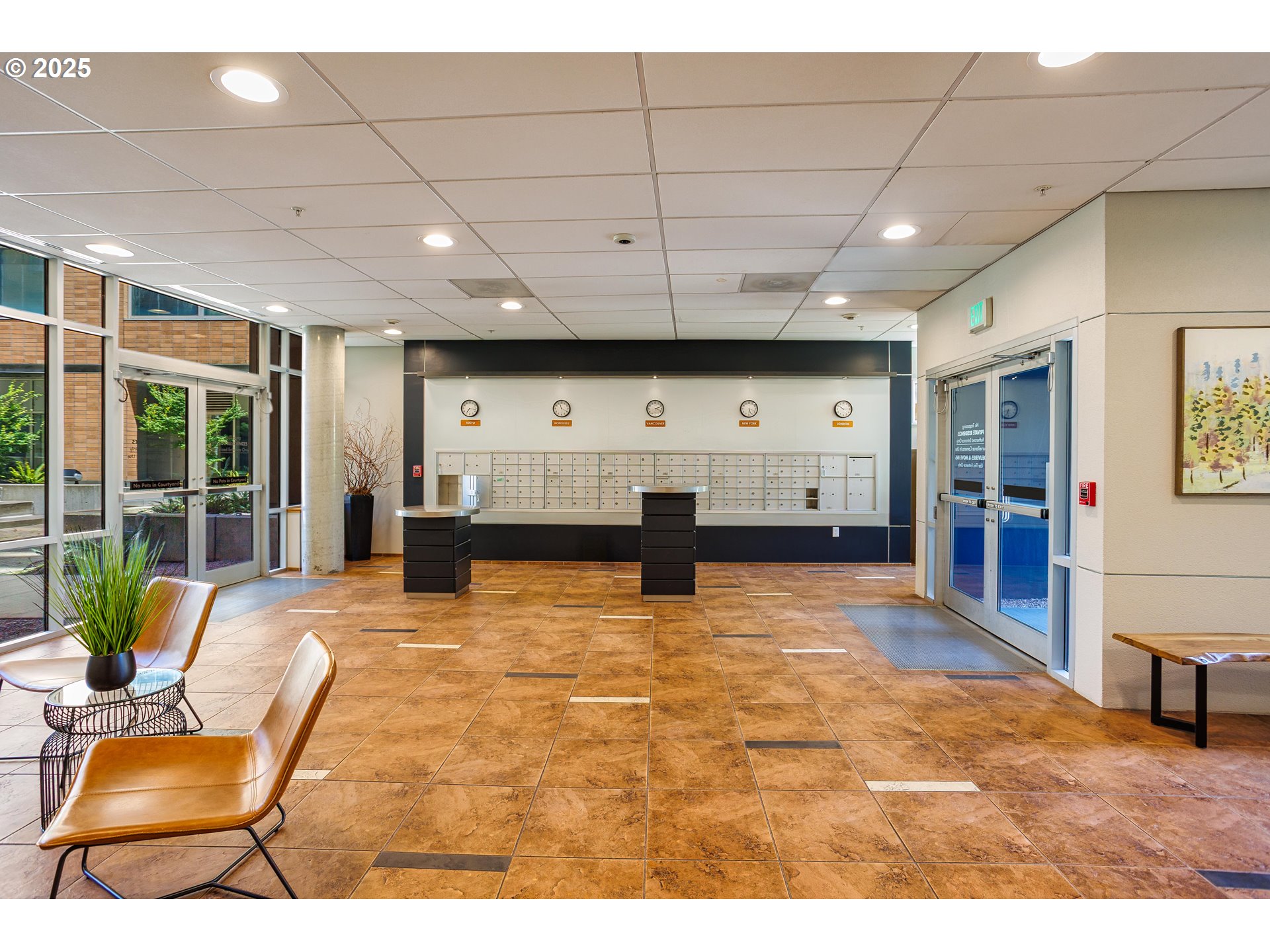 701 Columbia Street, Unit 702 Vancouver, WA 98660 - Photo 18 of 19 a view of a living room and kitchen