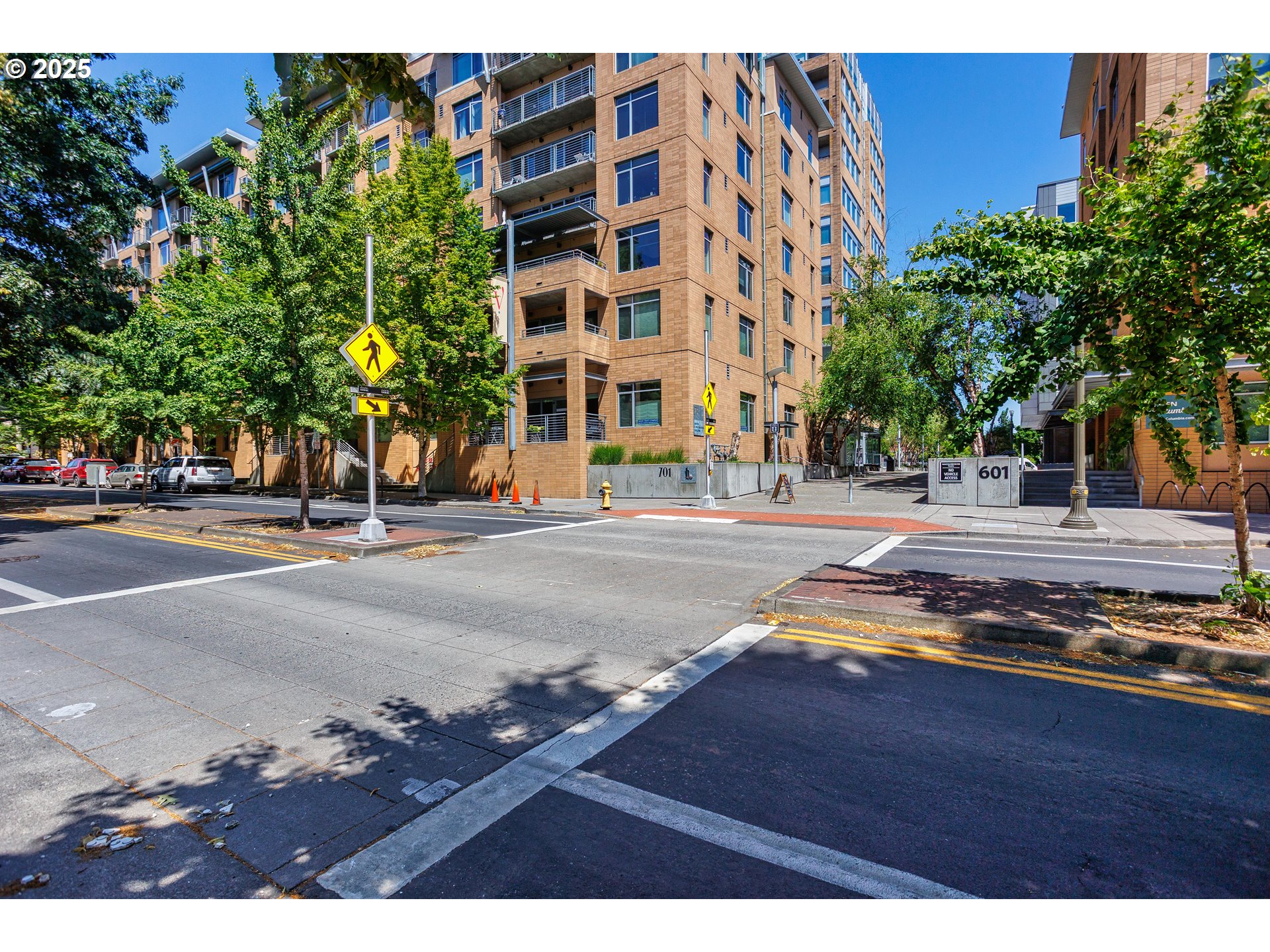 701 Columbia Street, Unit 702 Vancouver, WA 98660 - Photo 2 of 19 a view of a tall building