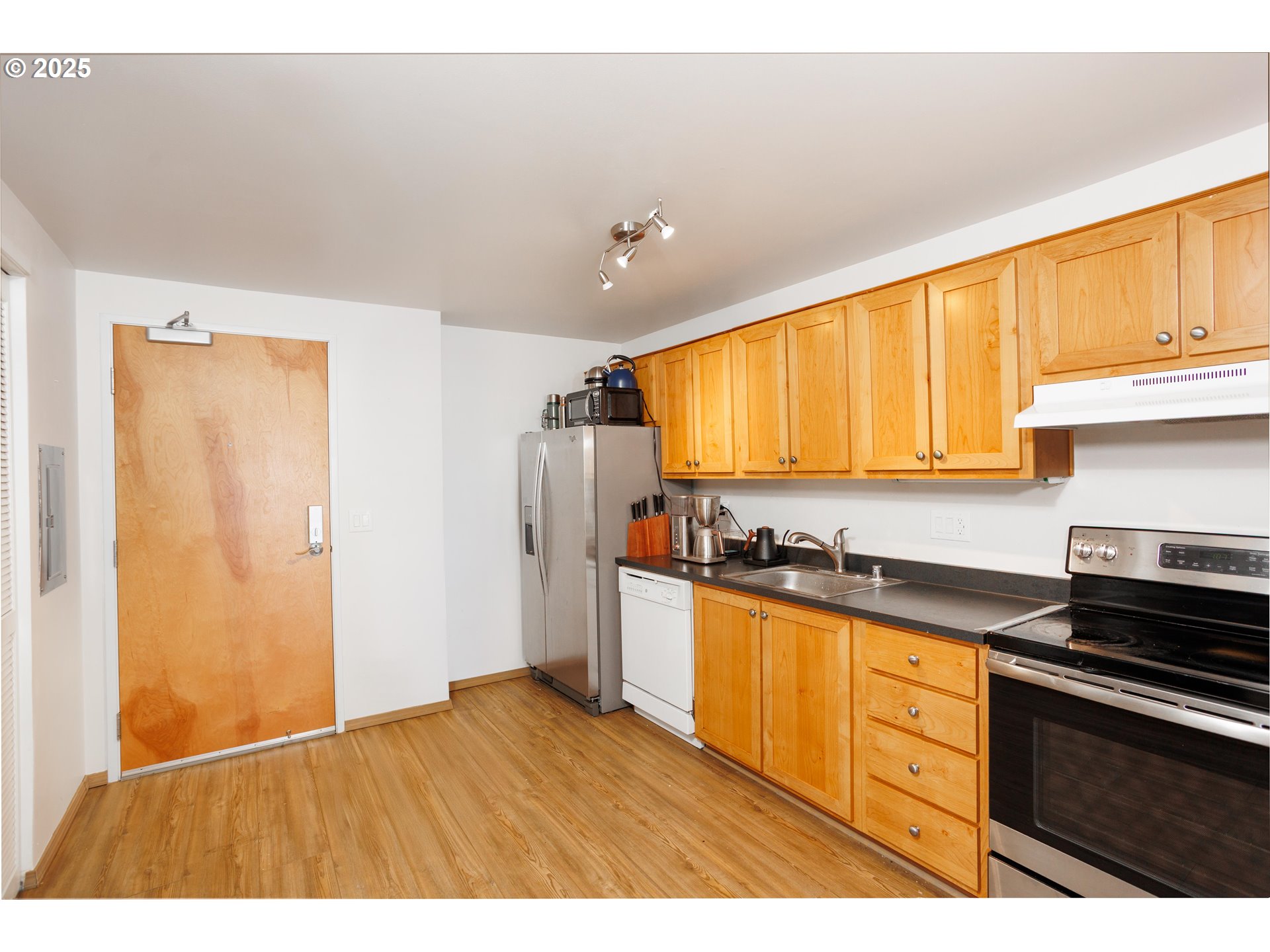 701 Columbia Street, Unit 702 Vancouver, WA 98660 - Photo 3 of 19 a kitchen with granite countertop a stove a sink dishwasher and a refrigerator