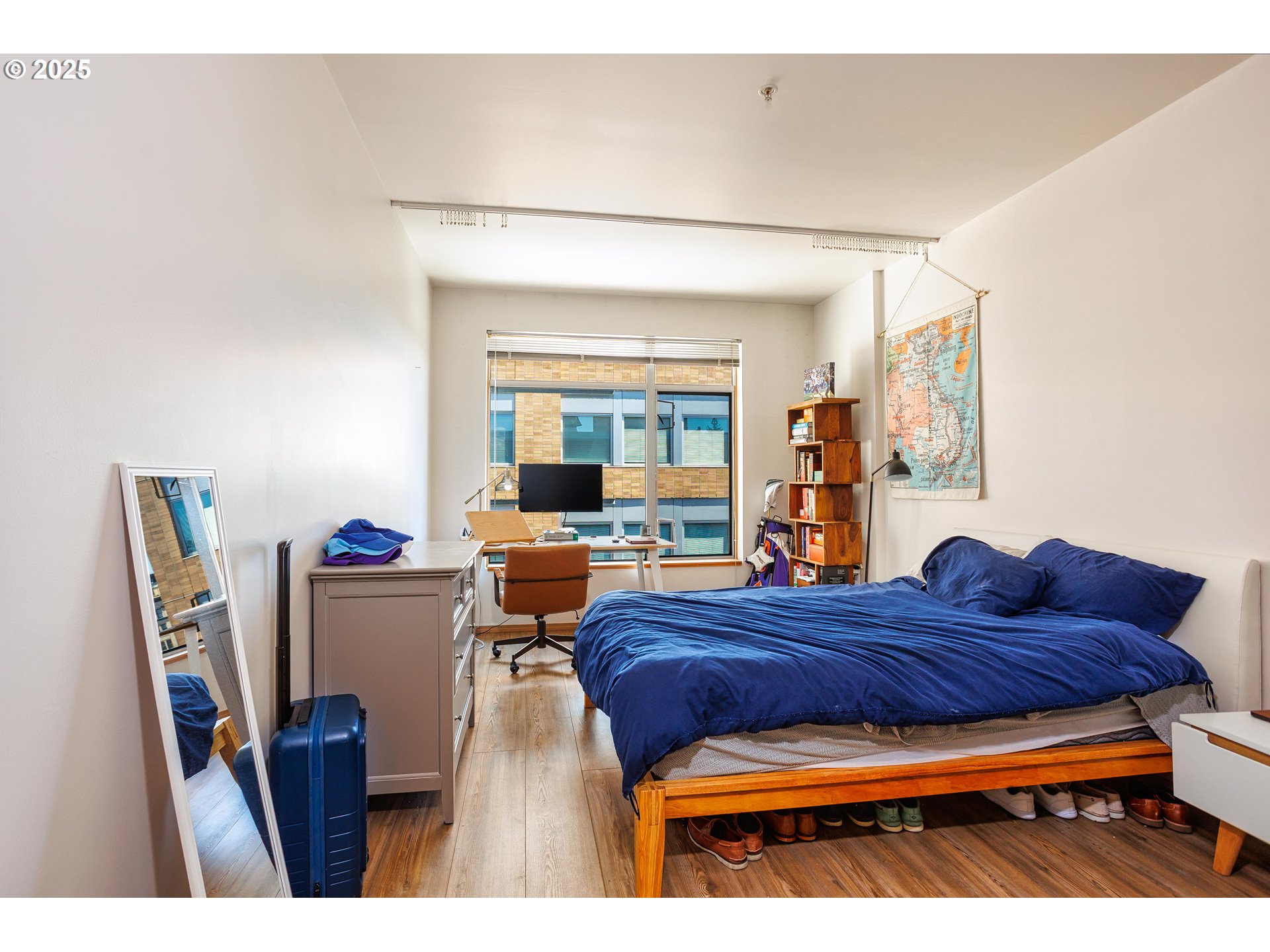 701 Columbia Street, Unit 702 Vancouver, WA 98660 - Photo 7 of 19 a living room with furniture and a flat screen tv