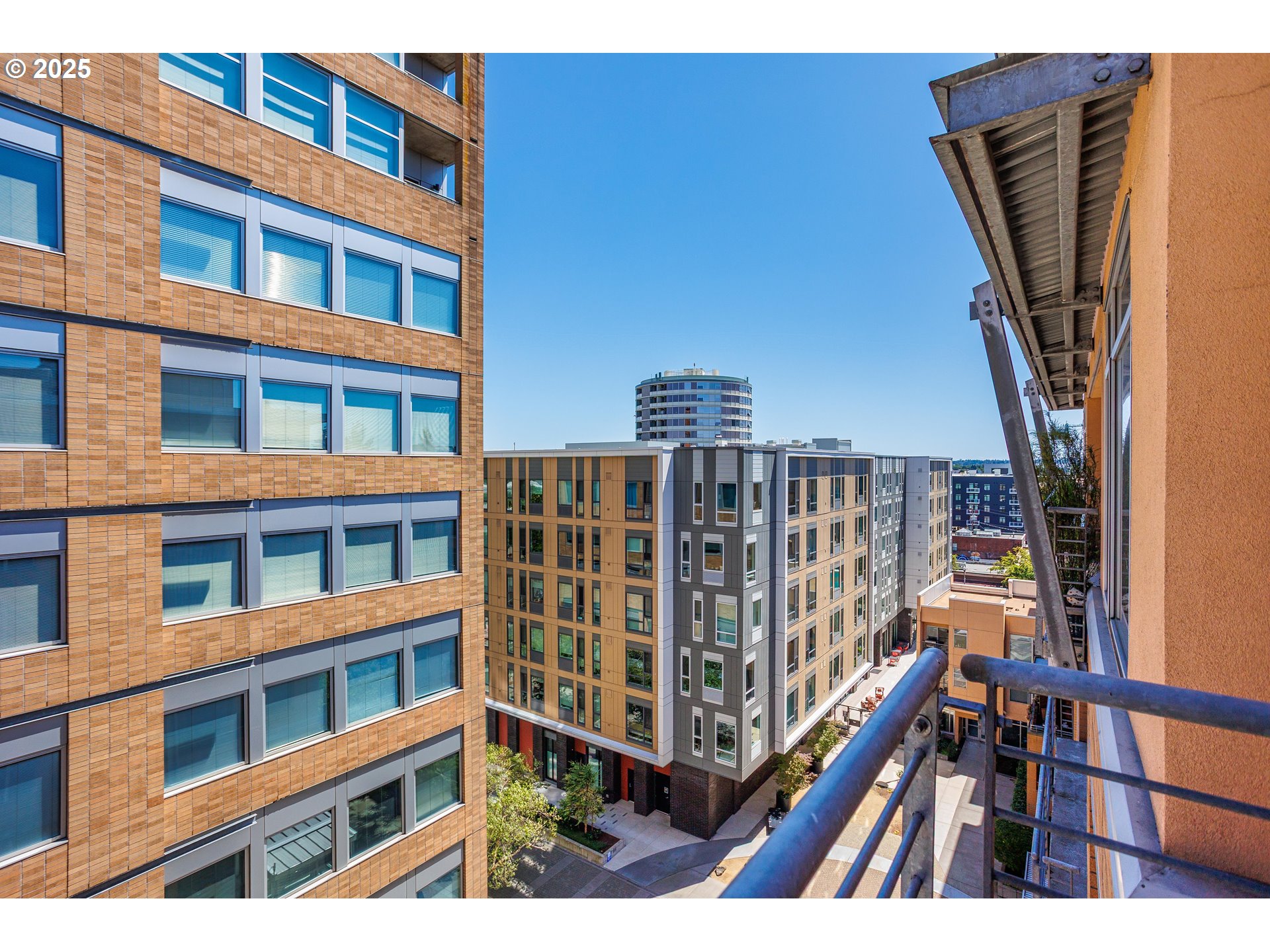 701 Columbia Street, Unit 702 Vancouver, WA 98660 - Photo 9 of 19 a view of building with staircase