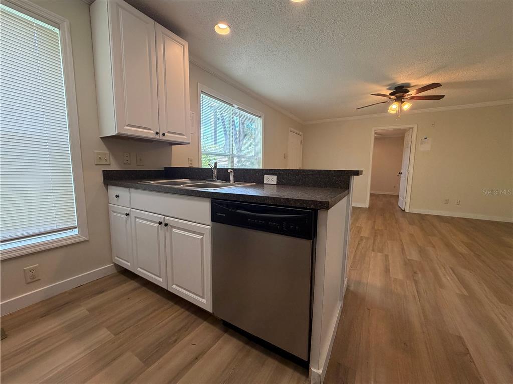 2905 Southwest Archer Road, Unit 4019 Gainesville, FL 32608 - Photo 6 of 11 Gallery Image 6