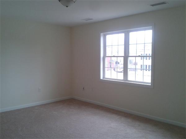 365 Abbott Street Springfield, MA 01118 - Photo 18 of 27 an empty room with a window