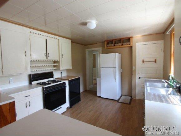 1435 Max Thompson Road Canton, NC 28716 - Photo 3 of 23
