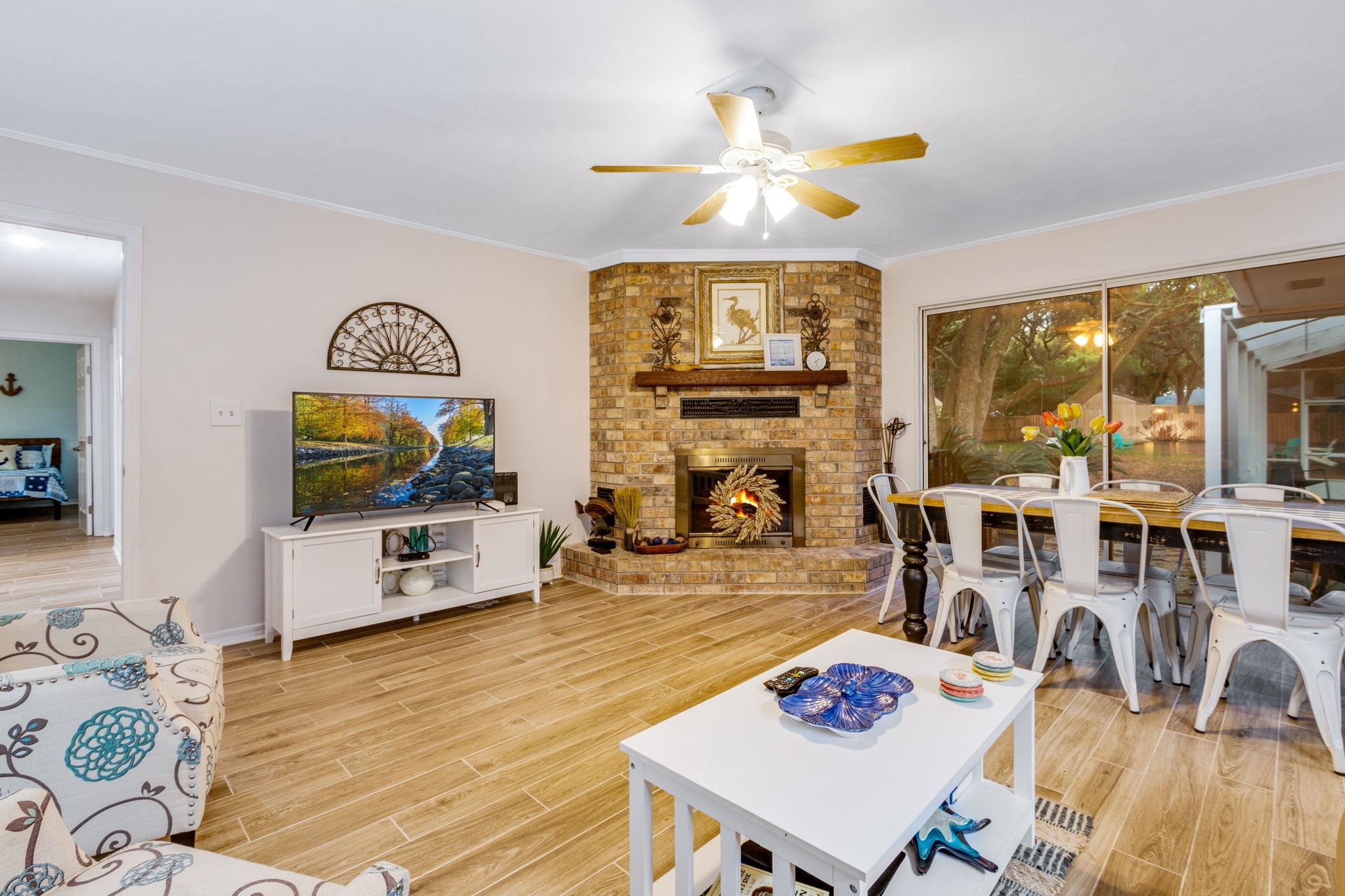 9288 County Road 99 Lillian, AL 36549 - Photo 6 of 48 Living Room