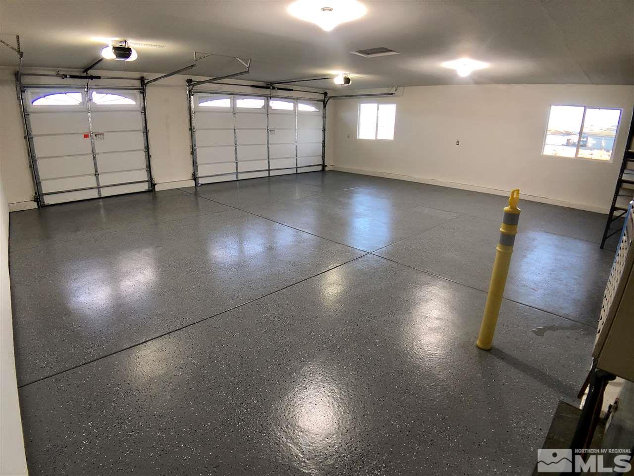 10205 Placerville Road Reno, NV 89508 - Photo 33 of 40 an empty room with windows