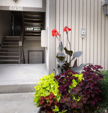 6936 South 775 East, Unit B Midvale, UT 84047 - Photo 3 of 33 View of staircase