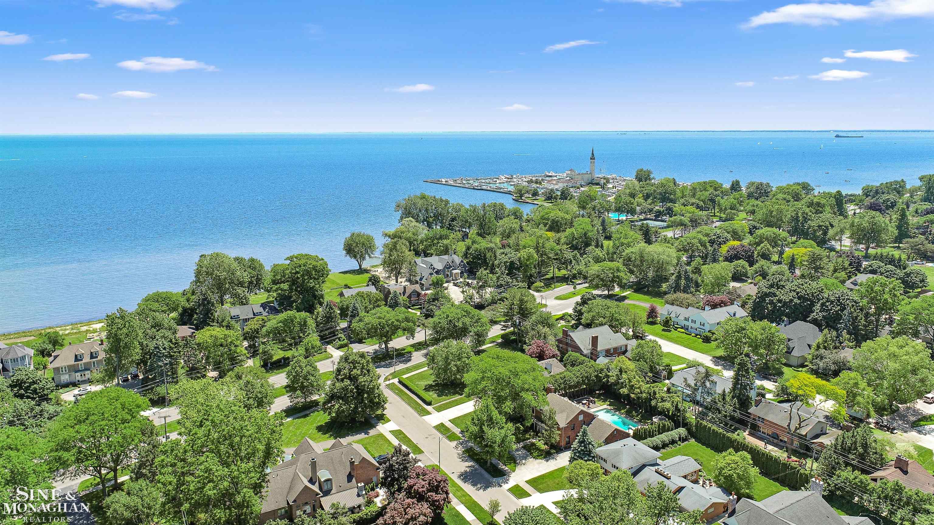 100 Roslyn Road Grosse Pointe Woods, MI 48236 - Photo 53 of 55