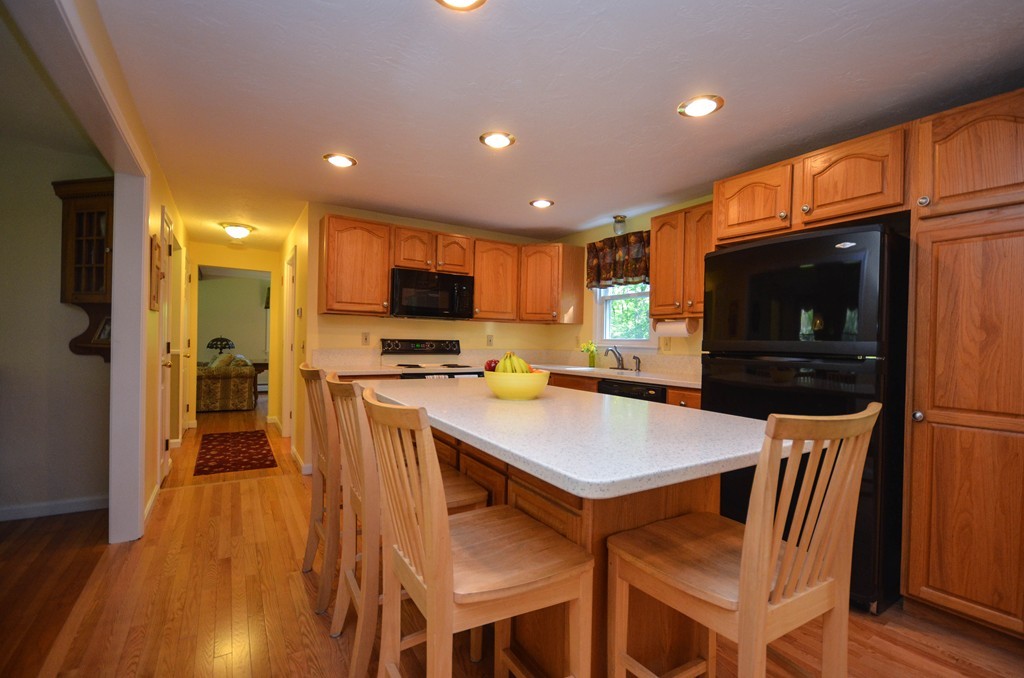 30 Maple Lane Sutton, MA 01590 - Photo 3 of 30 Gallery Image 3