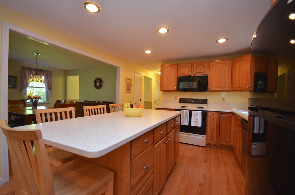 30 Maple Lane Sutton, MA 01590 - Photo 4 of 30 Gallery Image 4