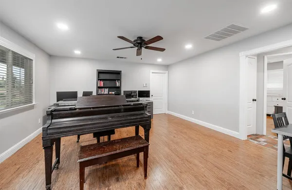$1,100,000 | 7044 East Clinton Avenue, Fresno, CA 93737