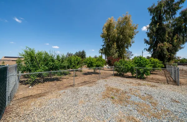 $1,100,000 | 7044 East Clinton Avenue, Fresno, CA 93737