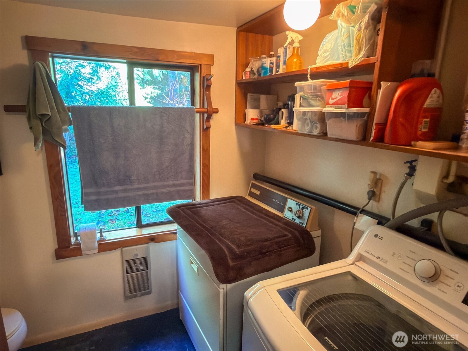 890 Black Bear Road Port Townsend, WA 98368 - Photo 6 of 40 a utility room with dryer and washer