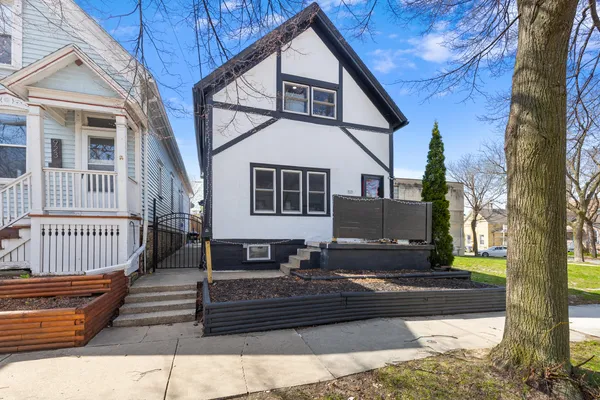 $245,000 | 919 East Land Place, Milwaukee, WI 53202