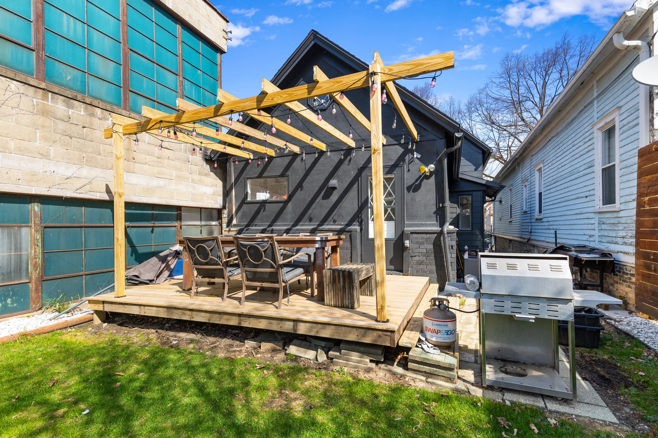 919 East Land Place Milwaukee, WI 53202 - Photo 2 of 23 photo apr 20 2026, 9 33 35 pm