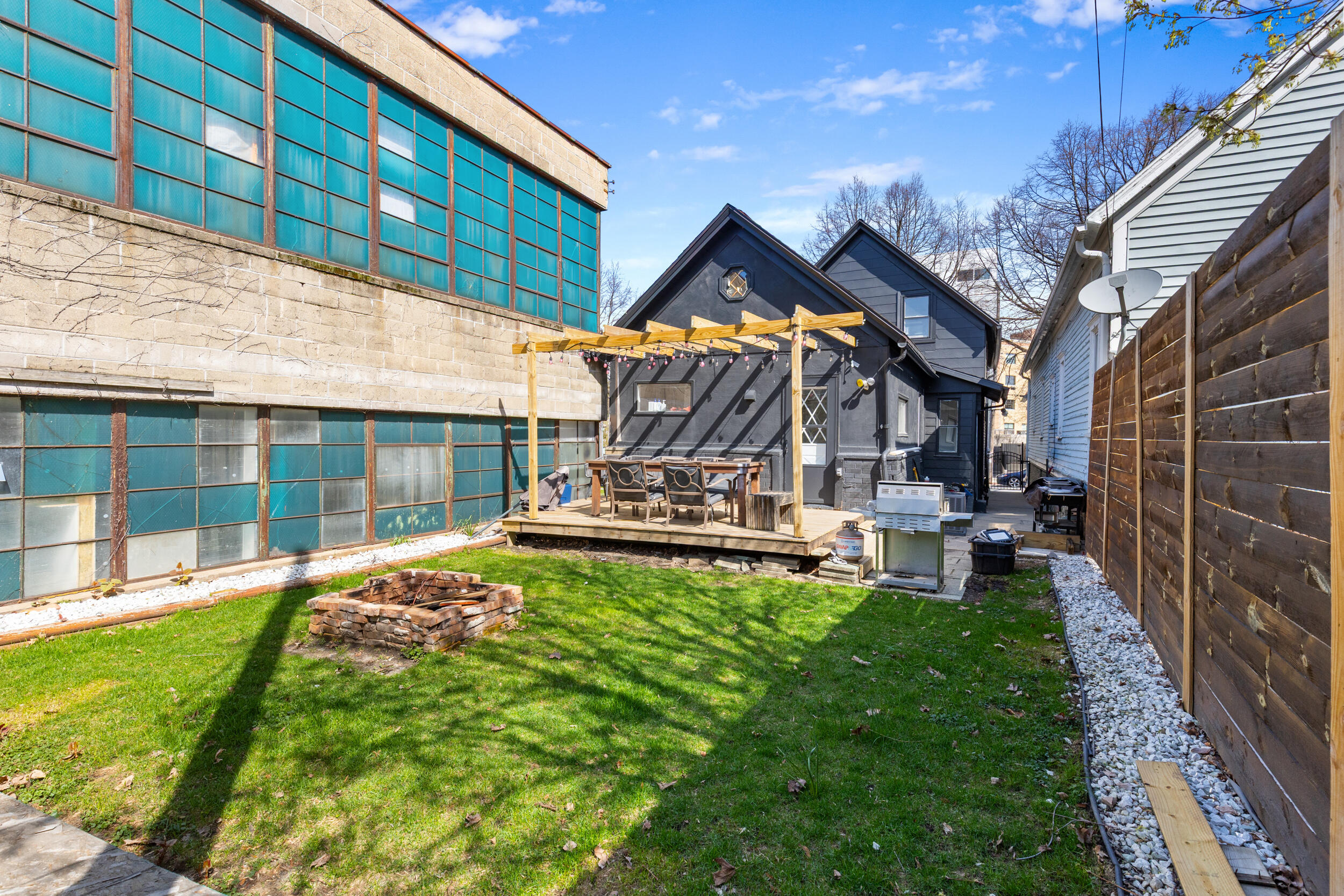 919 East Land Place Milwaukee, WI 53202 - Photo 21 of 23 photo apr 20 2026, 9 33 56 pm