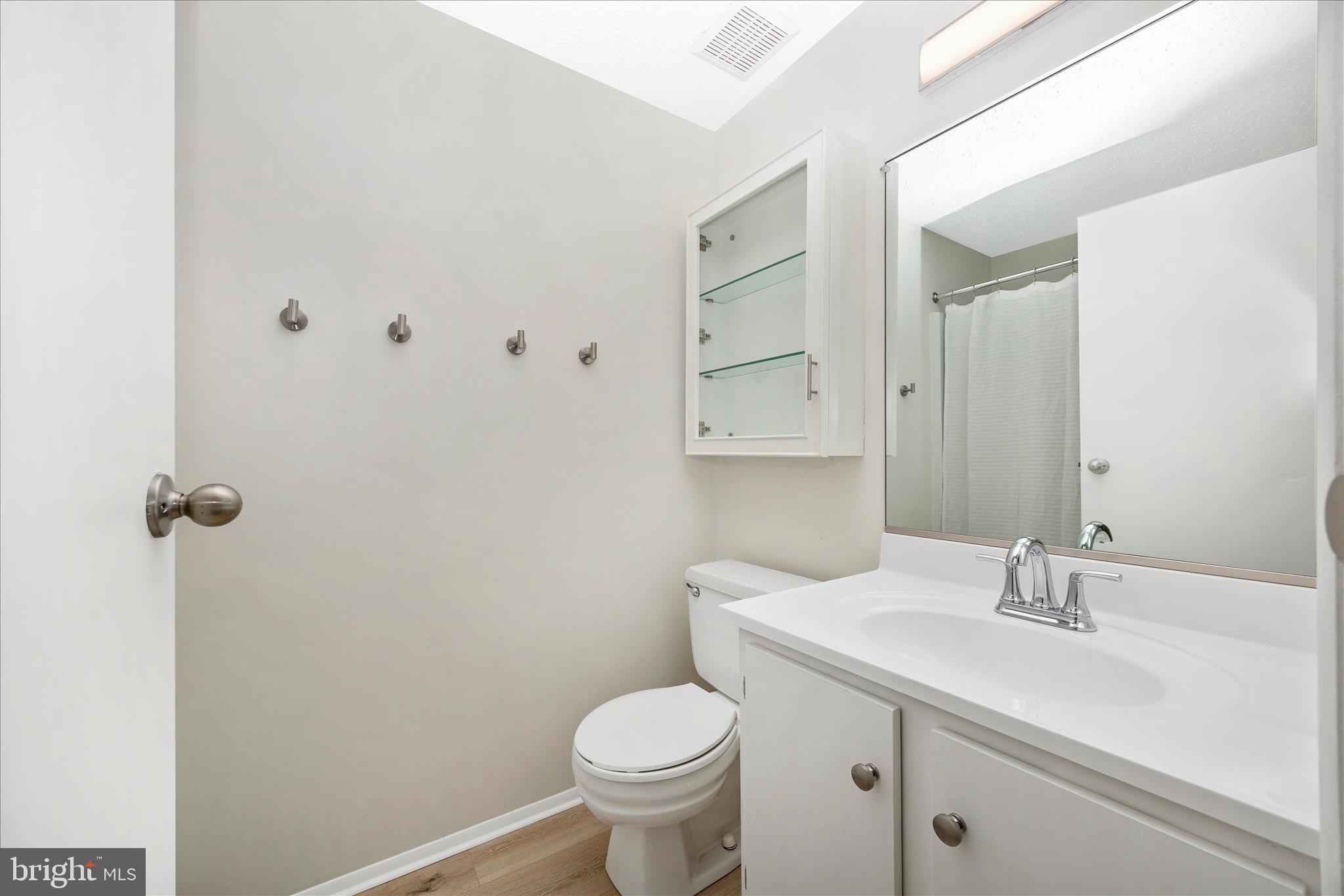 550 Heather Ridge Drive, Unit K Frederick, MD 21702 - Photo 33 of 45 a bathroom with a sink toilet and a mirror