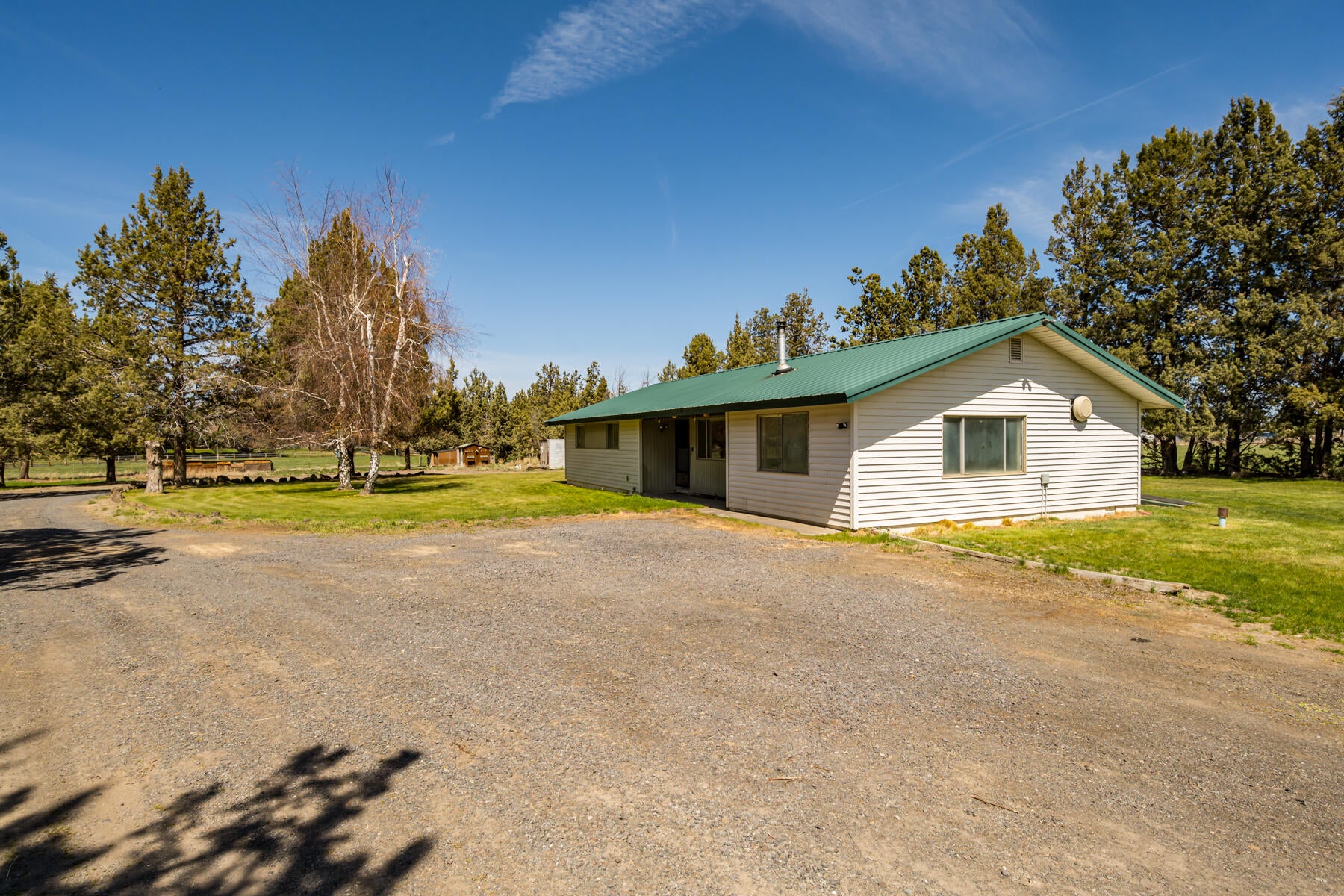 22070 Erickson Road Bend, OR 97701 - Photo 27 of 37 JH5_9186