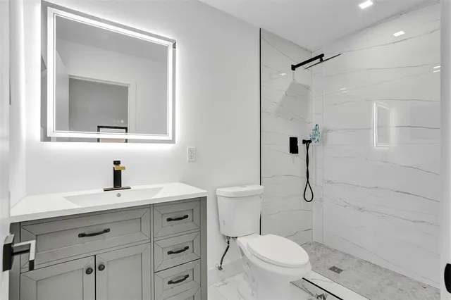 $715,000 | 5840 Southwest 14th Street, Plantation, FL 33317