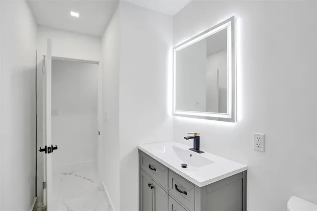 $715,000 | 5840 Southwest 14th Street, Plantation, FL 33317