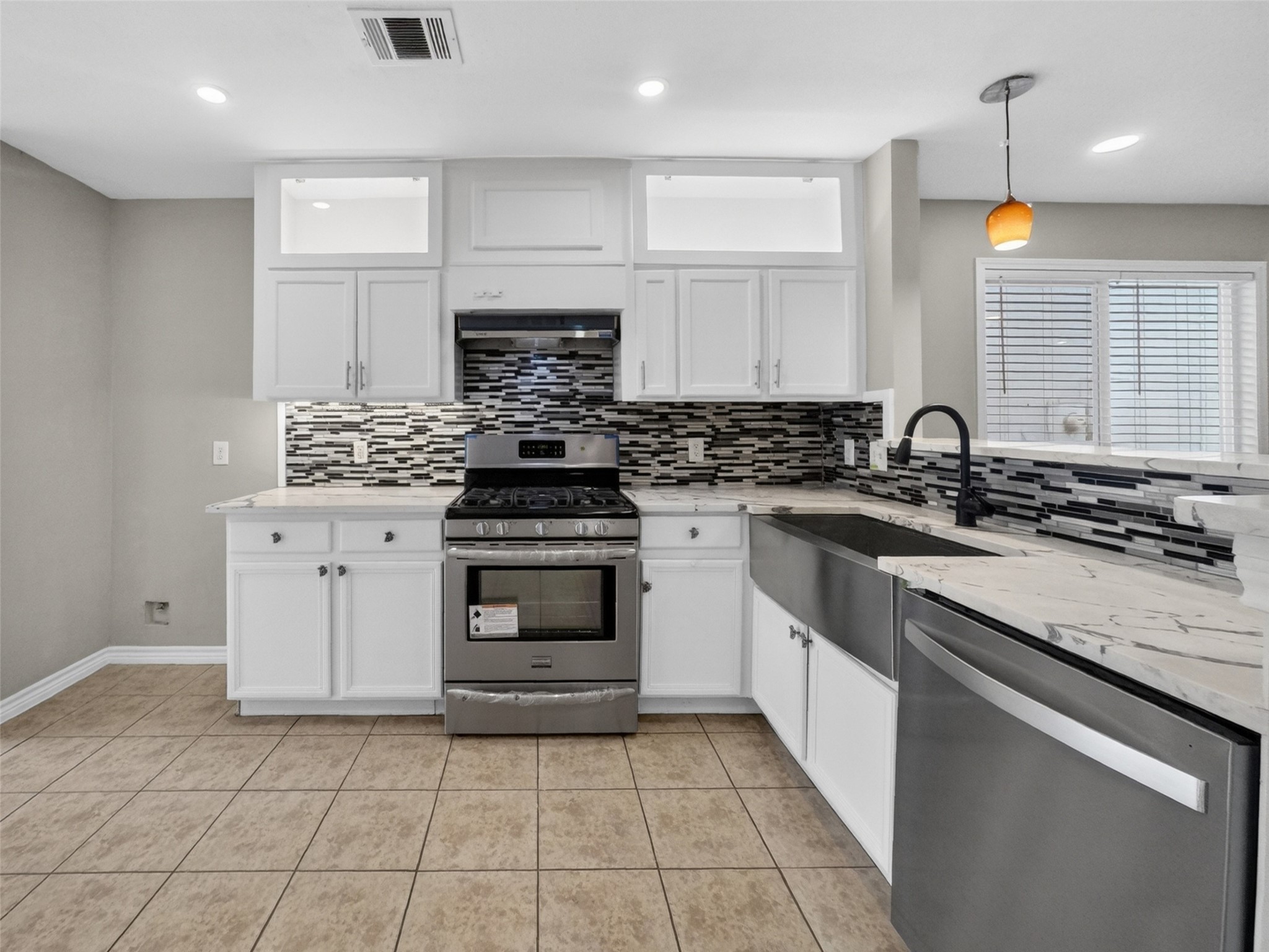 6231 Lone Prairie Way Katy, TX 77449 - Photo 9 of 27 Cook like a pro on the five-burner gas range and rinse dishes in the eye-catching stainless apron sink—it’s the kind of kitchen that makes you want to meal prep and party plan.