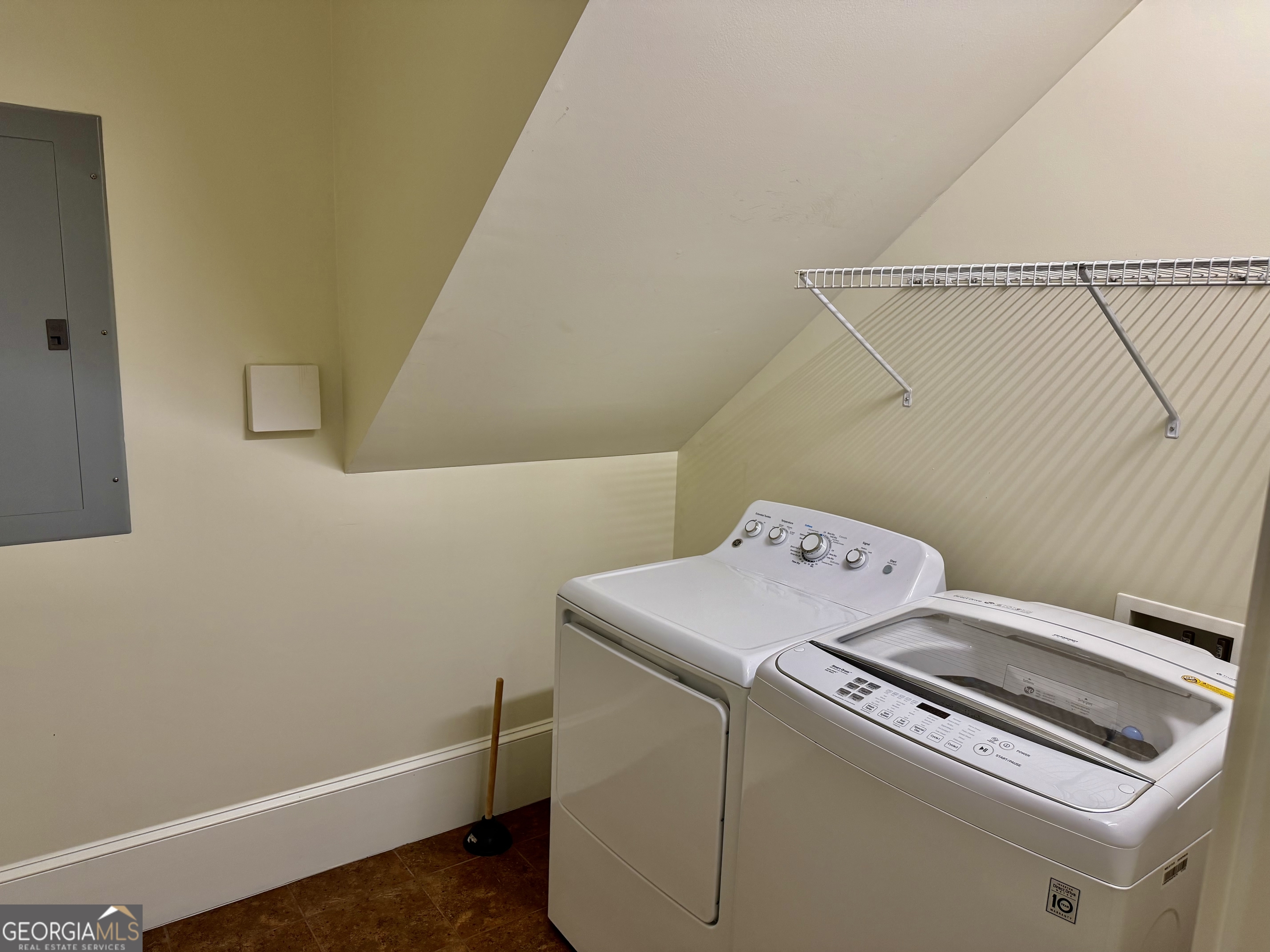 25 Charter Oak Drive Athens, GA 30607 - Photo 19 of 19 a utility room with dryer and washer