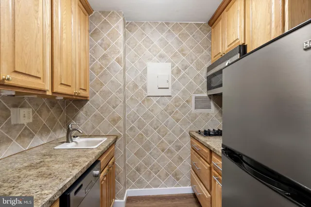 $1,550 | 210 Locust Street, Unit 21E, Philadelphia, PA 19106