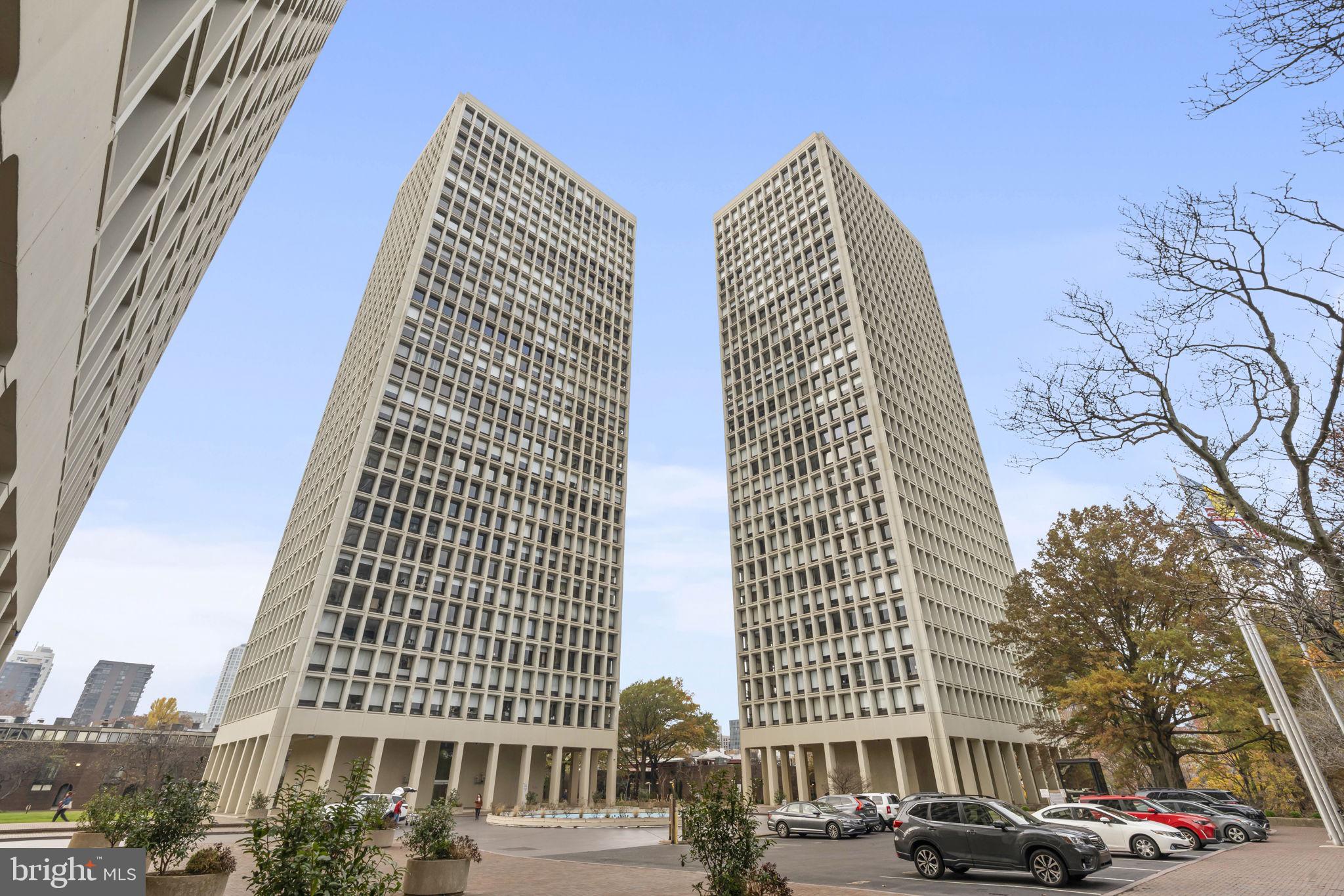210 Locust Street, Unit 21E Philadelphia, PA 19106 - Photo 5 of 36 a front view of a building