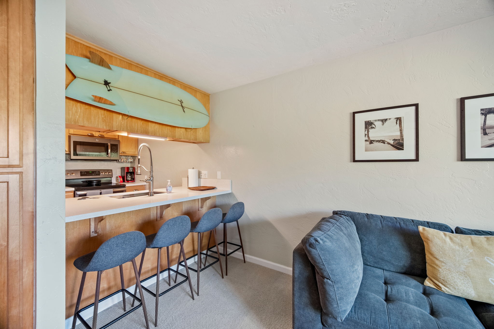 525 Aleka Loop, Unit H7 Kapaa, HI 96746 - Photo 6 of 30 a view of a dining room with furniture and a kitchen
