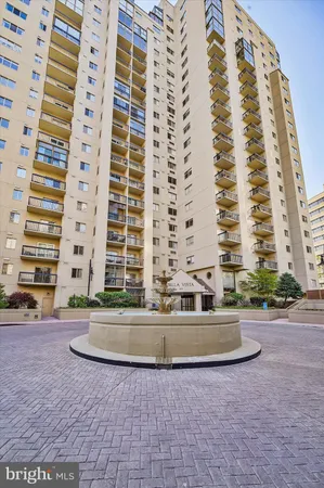 $3,250 | 1211 South Eads Street, Unit 804, Arlington, VA 22202