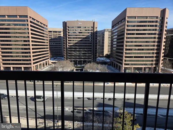 $3,250 | 1211 South Eads Street, Unit 804, Arlington, VA 22202