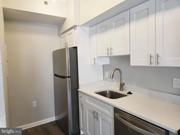 $3,300 | 1211 South Eads Street, Unit 804, Arlington, VA 22202