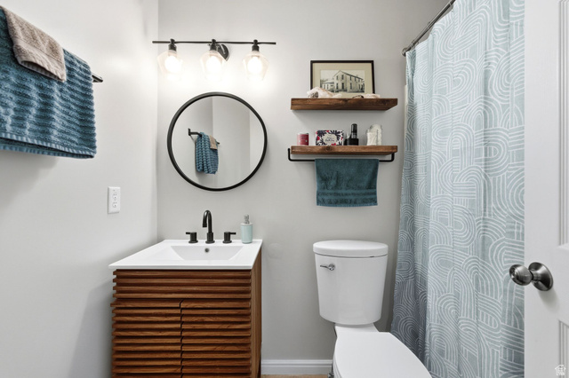 515 Inverness Lane, Unit 207 Heber City, UT 84032 - Photo 17 of 26 Bathroom featuring vanity and curtained shower