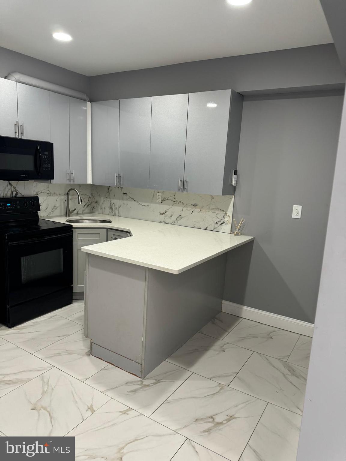 1912 Orthodox Street Philadelphia, PA 19124 - Photo 2 of 22