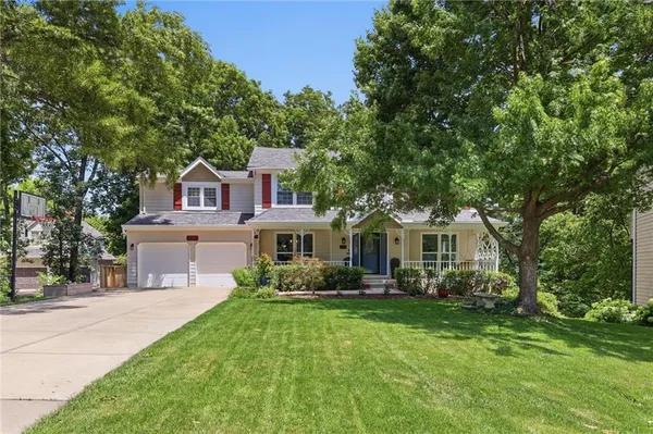 $595,000 | 7621 Acuff Lane, Lenexa, KS 66216