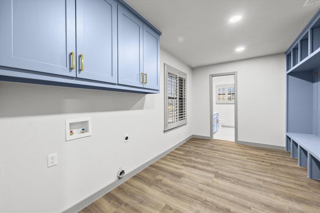 8 Harker Circle Rockwall, TX 75087 - Photo 11 of 29 a view of kitchen with wooden floor
